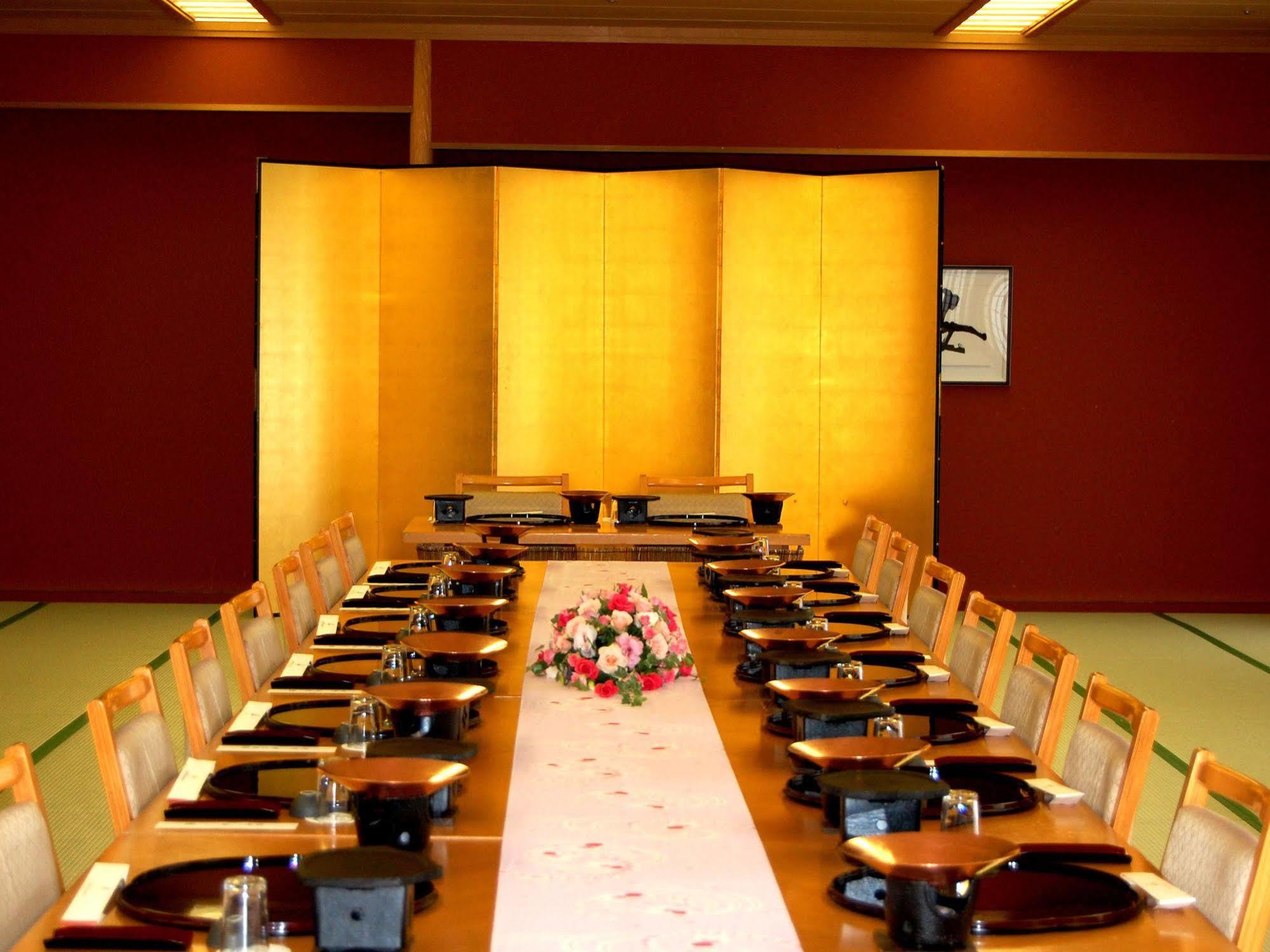 Royal Hotel Yamanaka Onsen Kajikaso Кага Экстерьер фото
