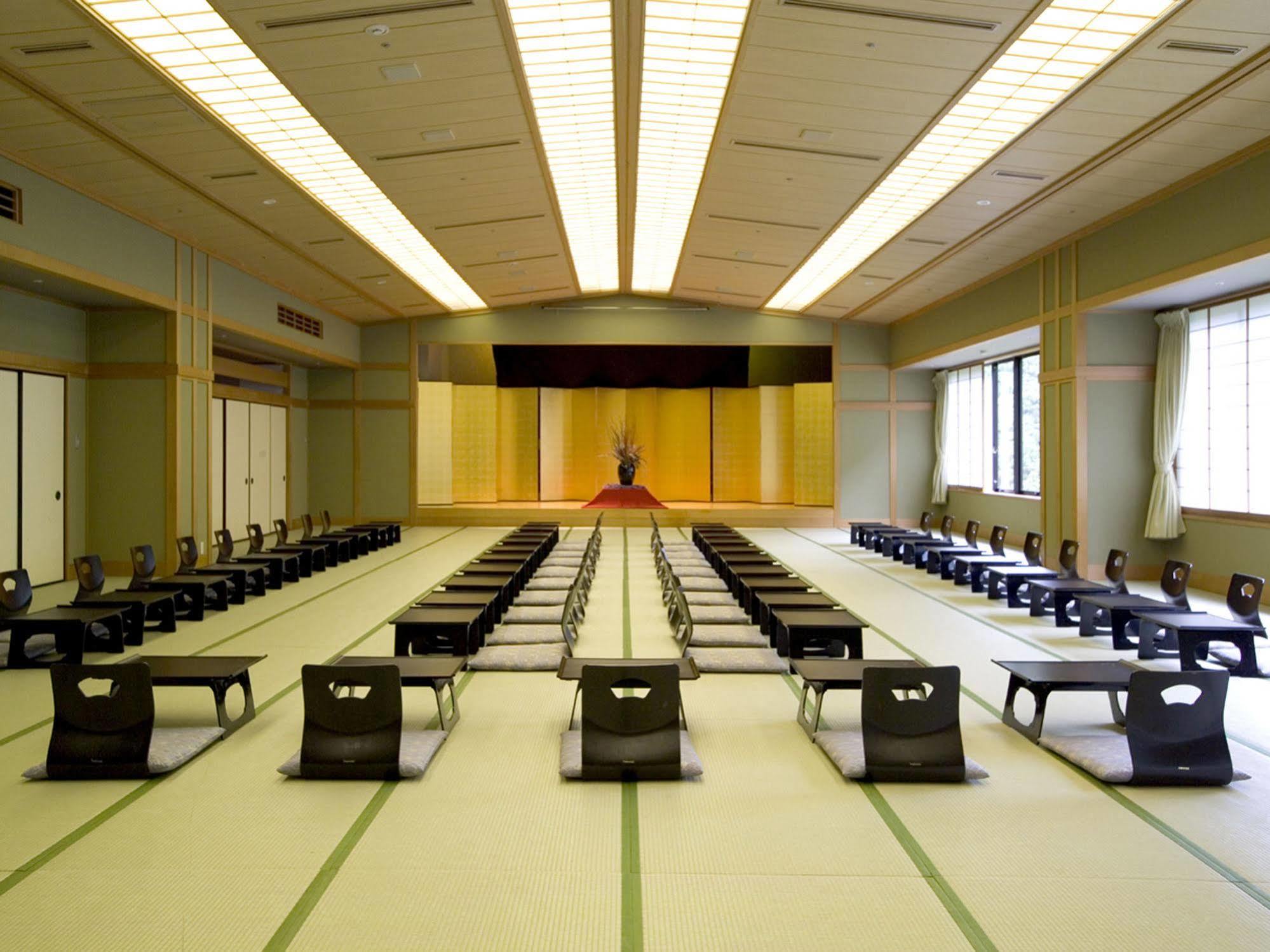 Royal Hotel Yamanaka Onsen Kajikaso Кага Экстерьер фото
