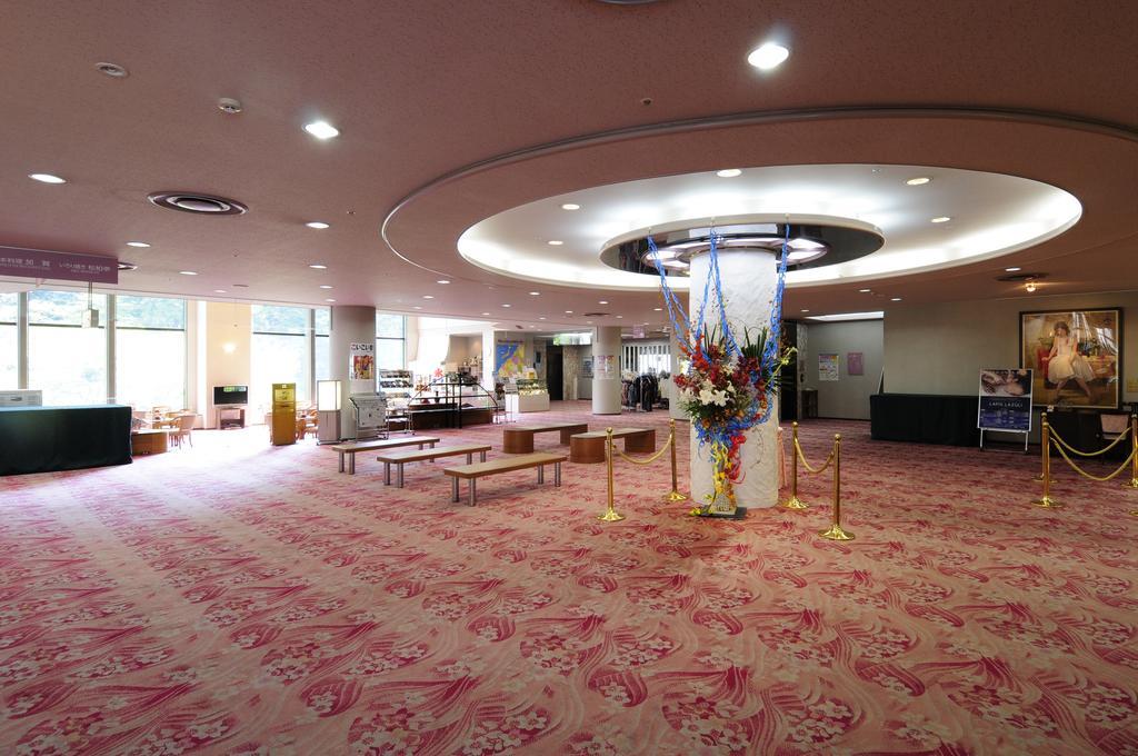 Royal Hotel Yamanaka Onsen Kajikaso Кага Экстерьер фото
